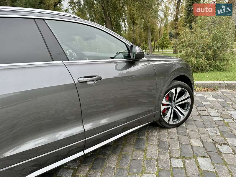 Внедорожник / Кроссовер Audi Q8 2019 в Киеве