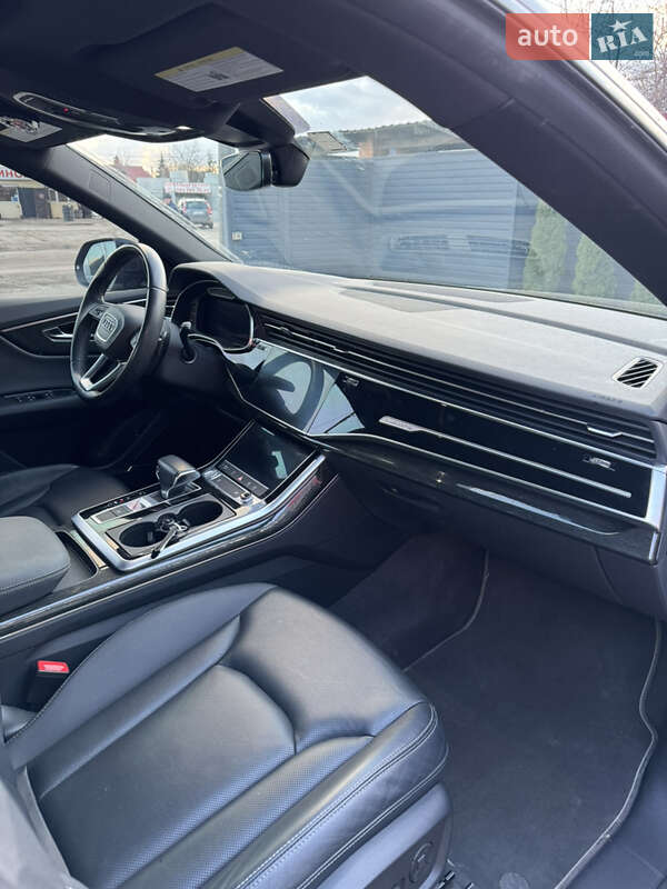 Внедорожник / Кроссовер Audi Q8 2018 в Киеве