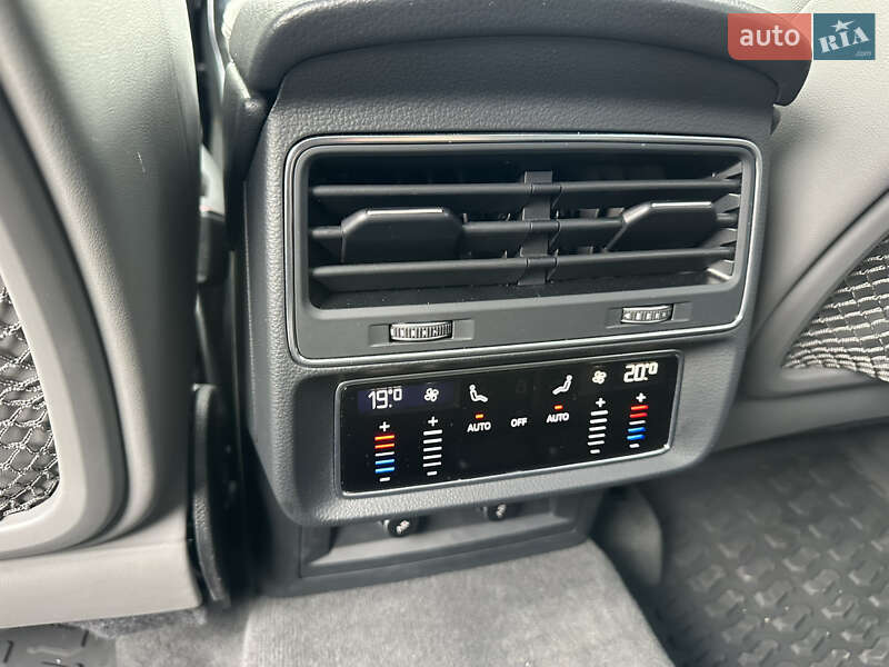 Внедорожник / Кроссовер Audi Q8 2018 в Киеве