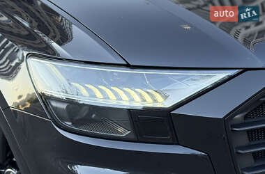 Позашляховик / Кросовер Audi Q8 2019 в 