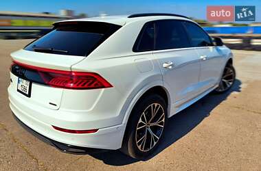 Внедорожник / Кроссовер Audi Q8 2021 в 