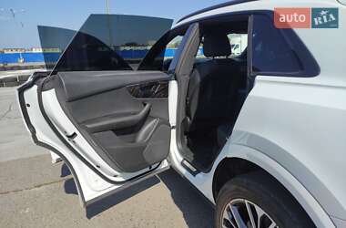 Внедорожник / Кроссовер Audi Q8 2021 в 