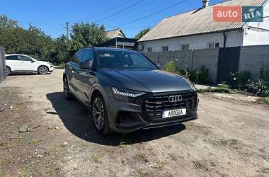 Позашляховик / Кросовер Audi Q8 2021 в 
