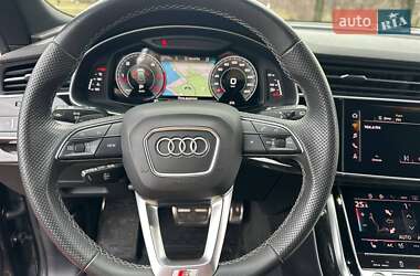 Позашляховик / Кросовер Audi Q8 2021 в 