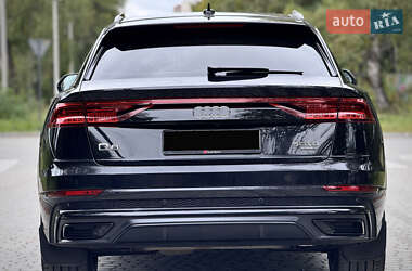 Внедорожник / Кроссовер Audi Q8 2021 в 