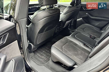 Внедорожник / Кроссовер Audi Q8 2021 в 