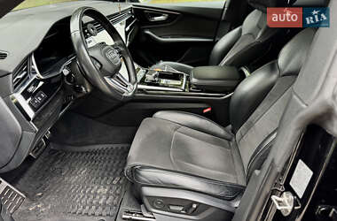 Внедорожник / Кроссовер Audi Q8 2021 в 