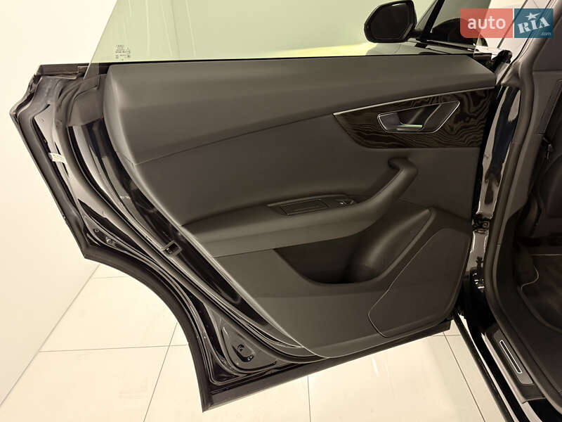 Внедорожник / Кроссовер Audi Q8 2021 в Одессе