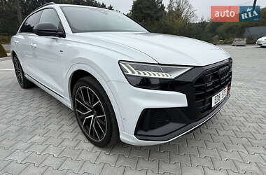 Позашляховик / Кросовер Audi Q8 2022 в 
