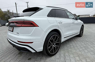 Позашляховик / Кросовер Audi Q8 2022 в 