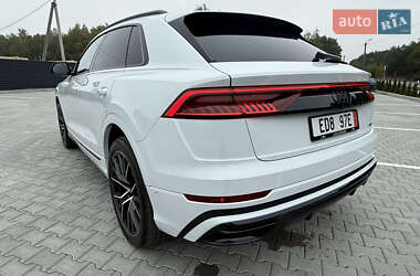 Позашляховик / Кросовер Audi Q8 2022 в 