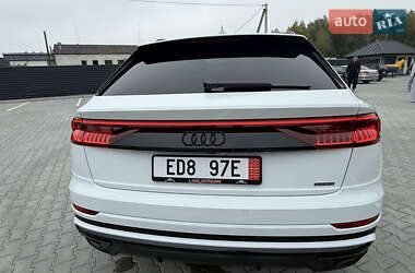 Позашляховик / Кросовер Audi Q8 2022 в 