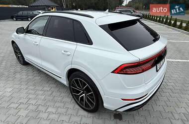 Позашляховик / Кросовер Audi Q8 2022 в 