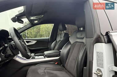 Позашляховик / Кросовер Audi Q8 2022 в 