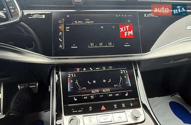 Позашляховик / Кросовер Audi Q8 2022 в 