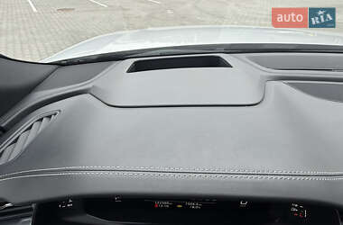 Позашляховик / Кросовер Audi Q8 2022 в 