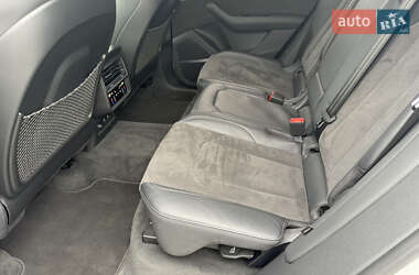 Позашляховик / Кросовер Audi Q8 2022 в 