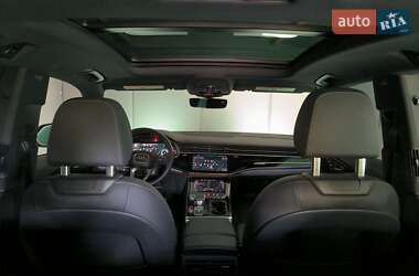 Внедорожник / Кроссовер Audi Q8 2021 в 