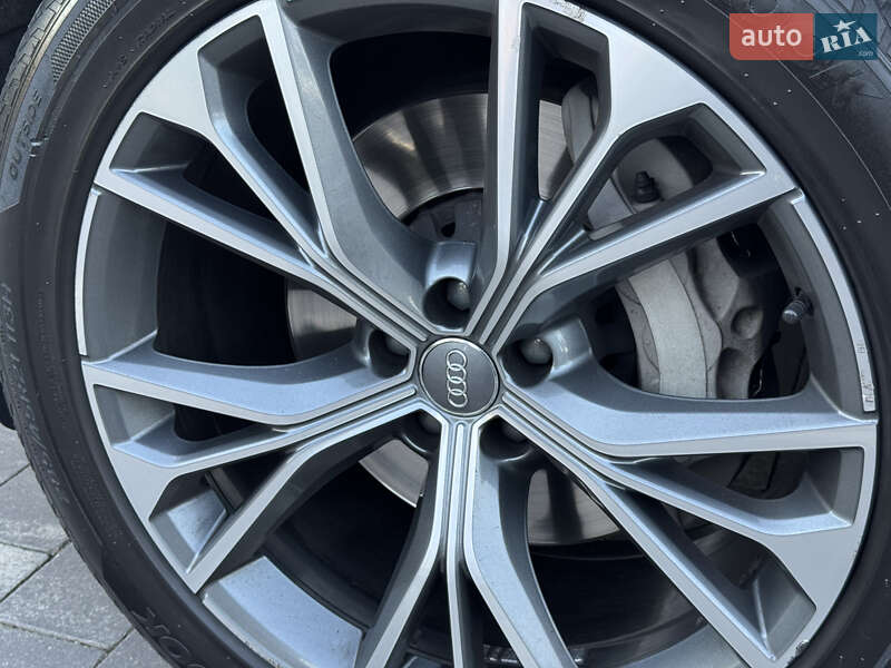 Внедорожник / Кроссовер Audi Q8 2019 в Ужгороде