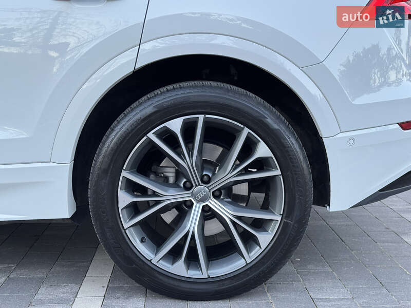 Внедорожник / Кроссовер Audi Q8 2019 в Ужгороде