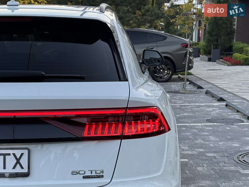 Внедорожник / Кроссовер Audi Q8 2019 в Ужгороде