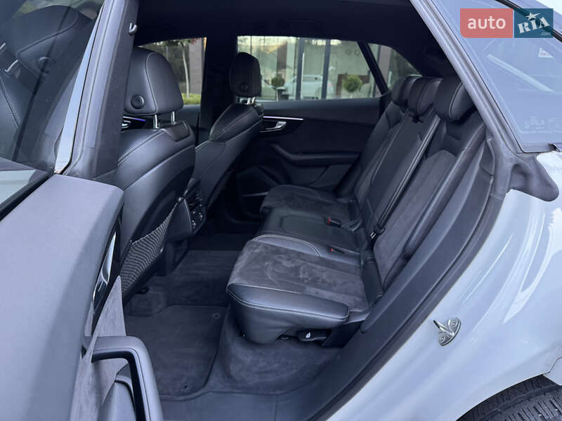 Внедорожник / Кроссовер Audi Q8 2019 в Ужгороде
