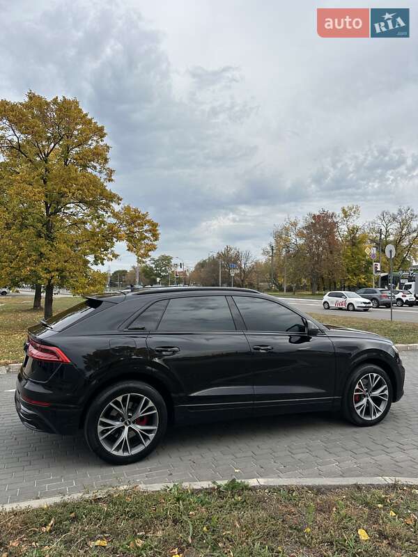 Внедорожник / Кроссовер Audi Q8 2021 в Киеве