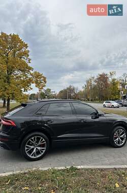 Внедорожник / Кроссовер Audi Q8 2021 в 