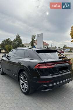 Внедорожник / Кроссовер Audi Q8 2021 в 