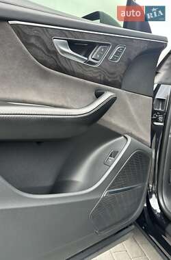 Внедорожник / Кроссовер Audi Q8 2021 в 