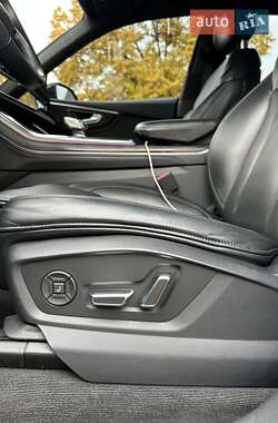Внедорожник / Кроссовер Audi Q8 2021 в 