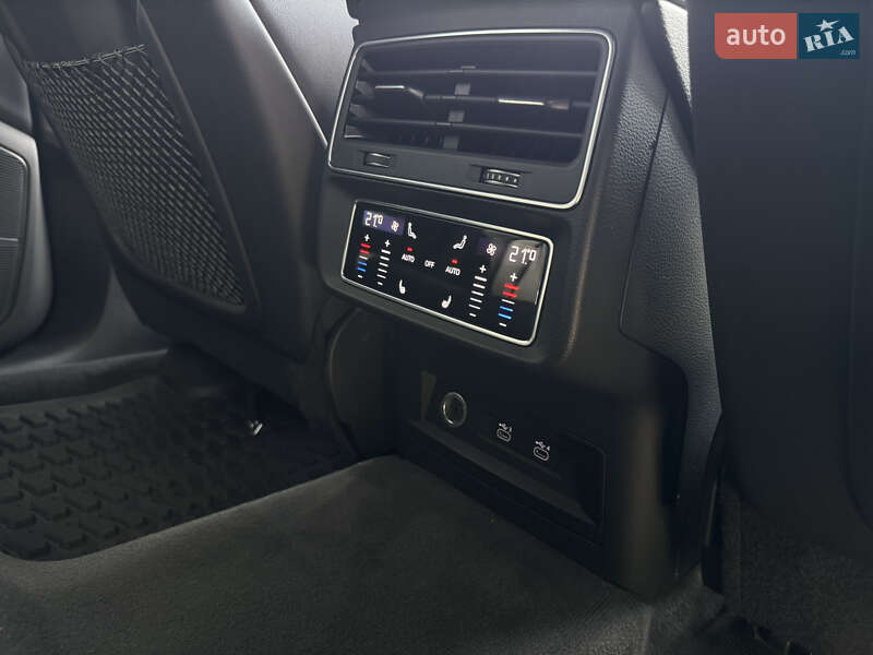 Внедорожник / Кроссовер Audi Q8 2021 в Киеве