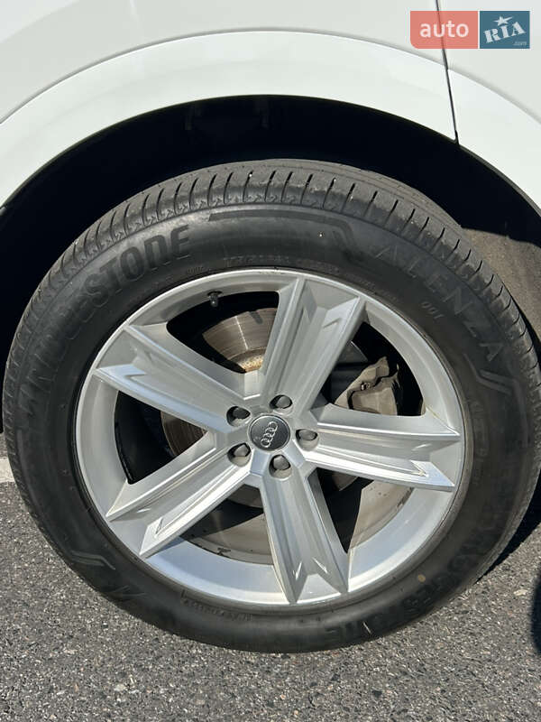 Внедорожник / Кроссовер Audi Q8 2019 в Полтаве