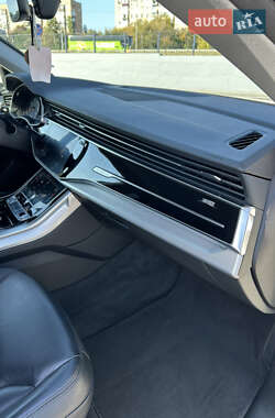 Внедорожник / Кроссовер Audi Q8 2019 в 