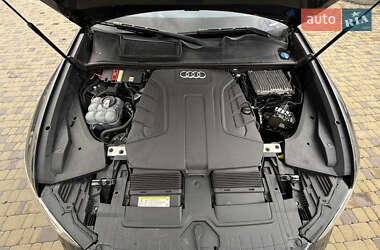 Внедорожник / Кроссовер Audi Q8 2020 в 