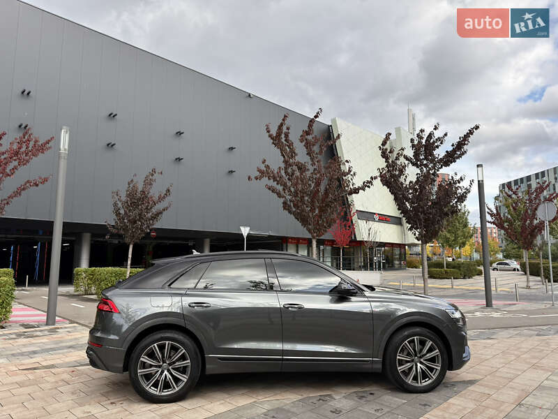 Внедорожник / Кроссовер Audi Q8 2019 в Киеве