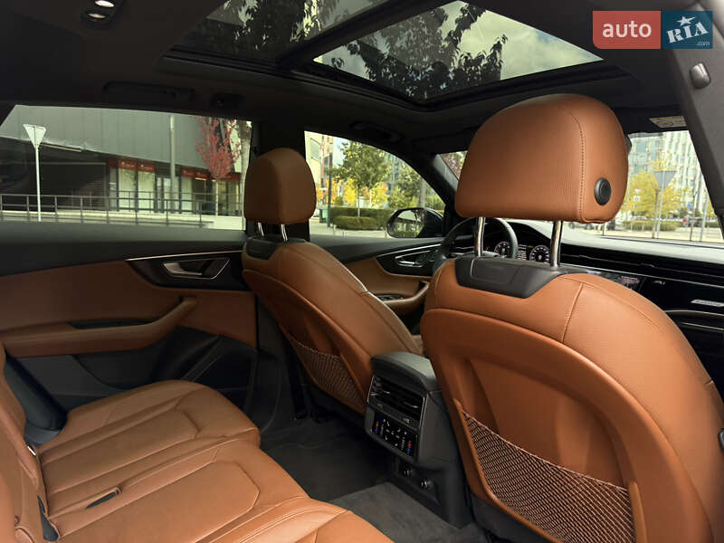 Внедорожник / Кроссовер Audi Q8 2019 в Киеве