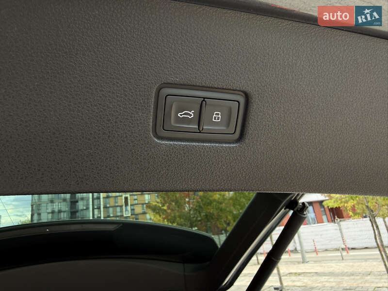 Внедорожник / Кроссовер Audi Q8 2019 в Киеве