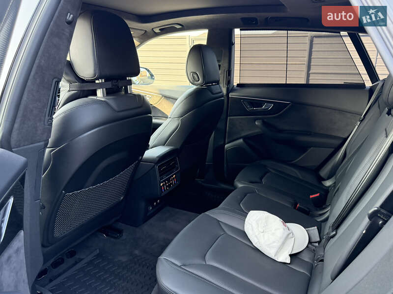 Позашляховик / Кросовер Audi Q8 2018 в Луцьку