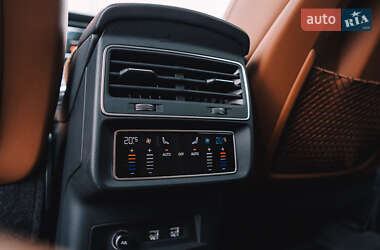 Внедорожник / Кроссовер Audi Q8 2018 в 