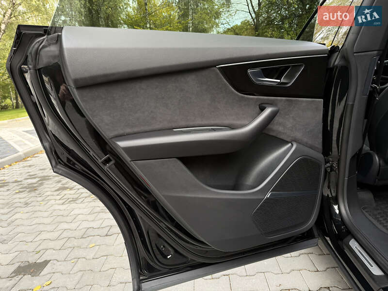 Позашляховик / Кросовер Audi Q8 2024 в Тернополі