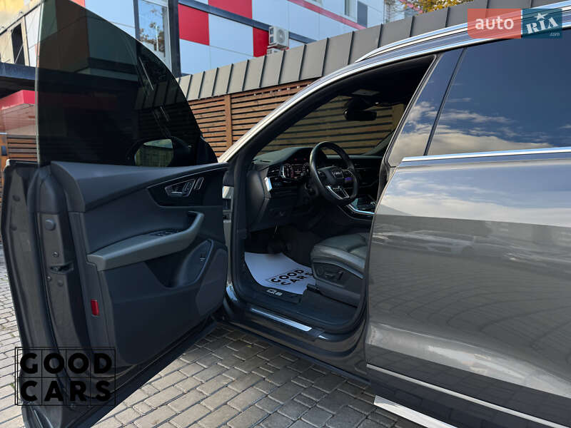 Внедорожник / Кроссовер Audi Q8 2019 в Одессе