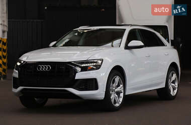 Позашляховик / Кросовер Audi Q8 2022 в 