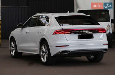 Позашляховик / Кросовер Audi Q8 2022 в 