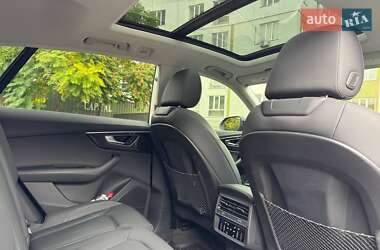Внедорожник / Кроссовер Audi Q8 2018 в 