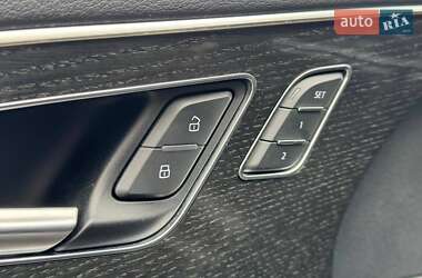 Внедорожник / Кроссовер Audi Q8 2018 в 