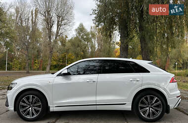 Позашляховик / Кросовер Audi Q8 2019 в 