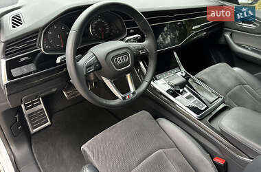 Позашляховик / Кросовер Audi Q8 2019 в 