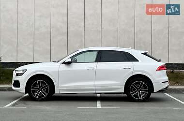 Позашляховик / Кросовер Audi Q8 2023 в 