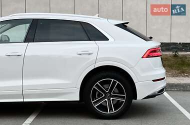 Позашляховик / Кросовер Audi Q8 2023 в 